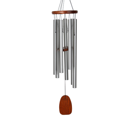Campana de viento Woodstock plateada 6 tubos de aluminio y madera con fondo blanco