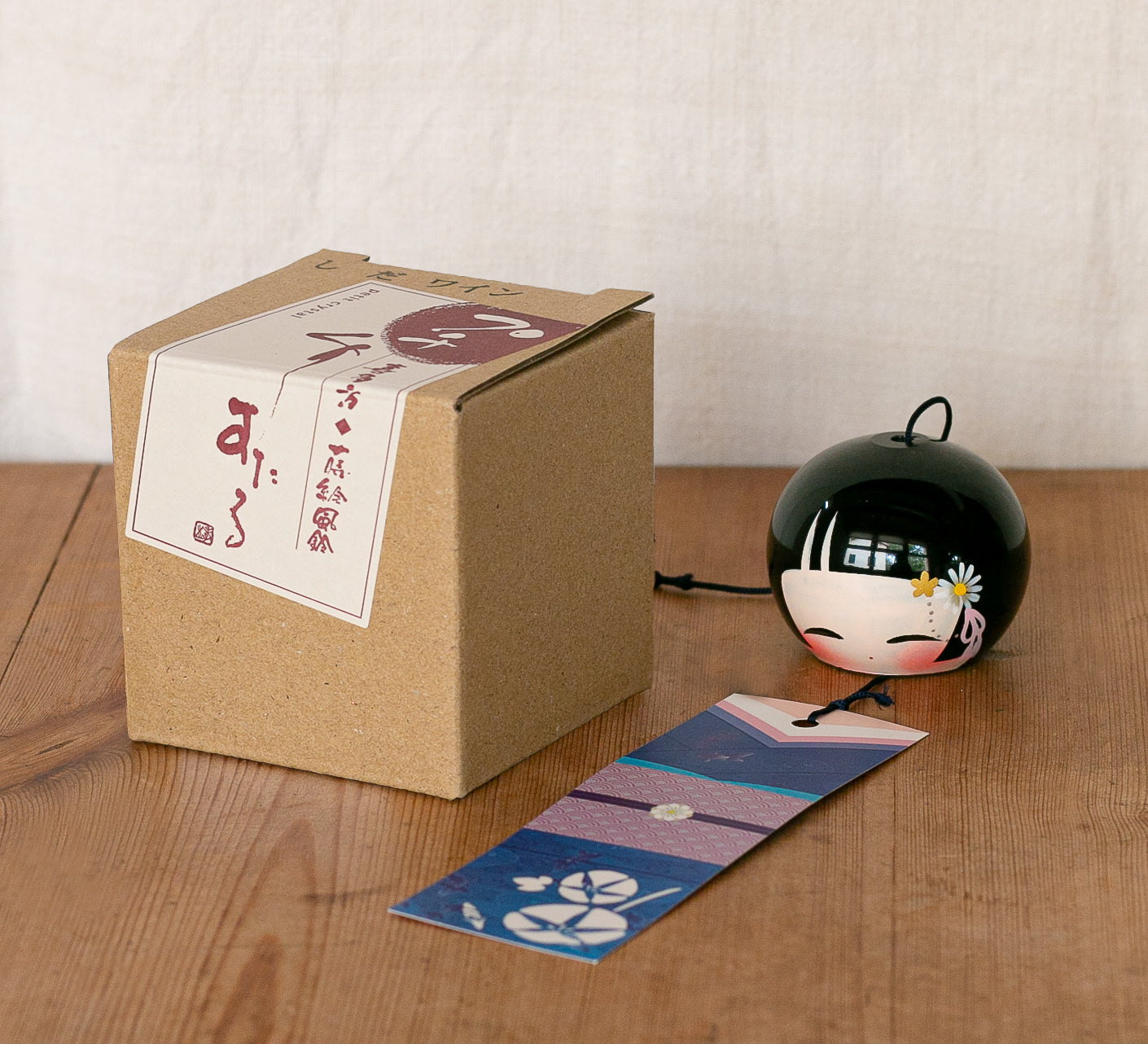 Boneca Kokeshi Sino de Cristal Furin, 5cm