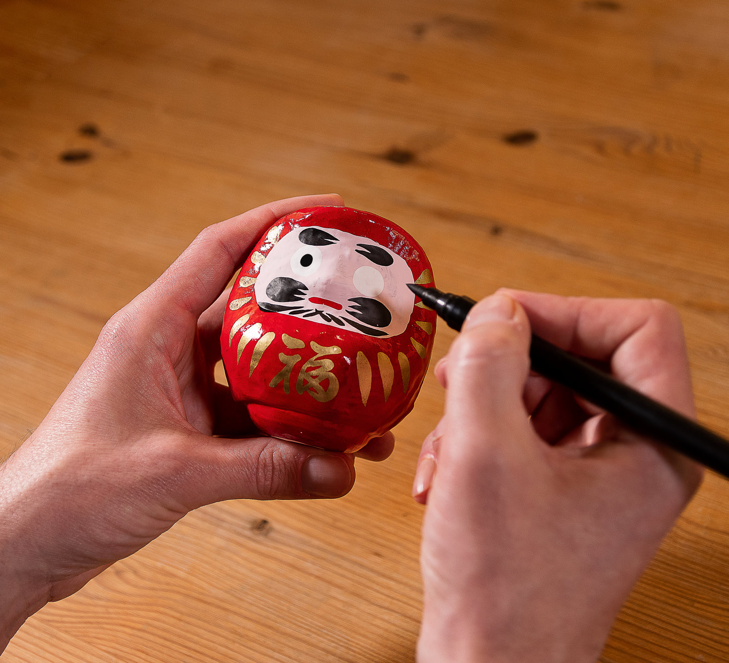 Rotes traditionelles Daruma - Glück, groß