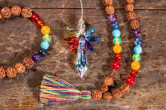Mala de cuentas con los colores de los siete chakras y colgante de cristal – decoración de meditación