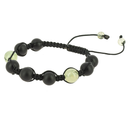 Pulsera Shambala Ónice Negro y Prehnita sobre fondo blanco