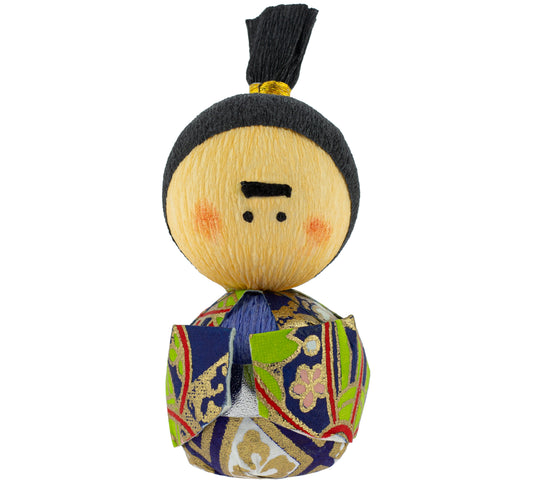 Muñeco japonés okiagari koboshi Tono Príncipe, con kimono tradicional azul decorado y peinado samurái.