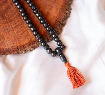 Dunkle Knochen Mala